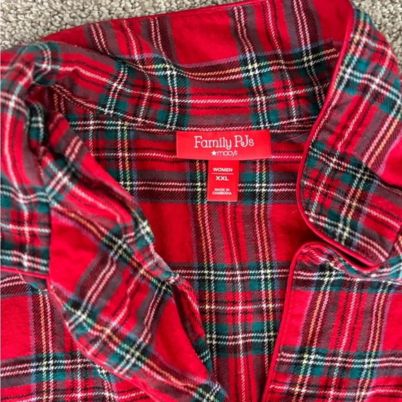 Family Pajamas Women's 2-Pc.
Cotton Brinkley Plaid Notch-Collar - Picture 3 of 5